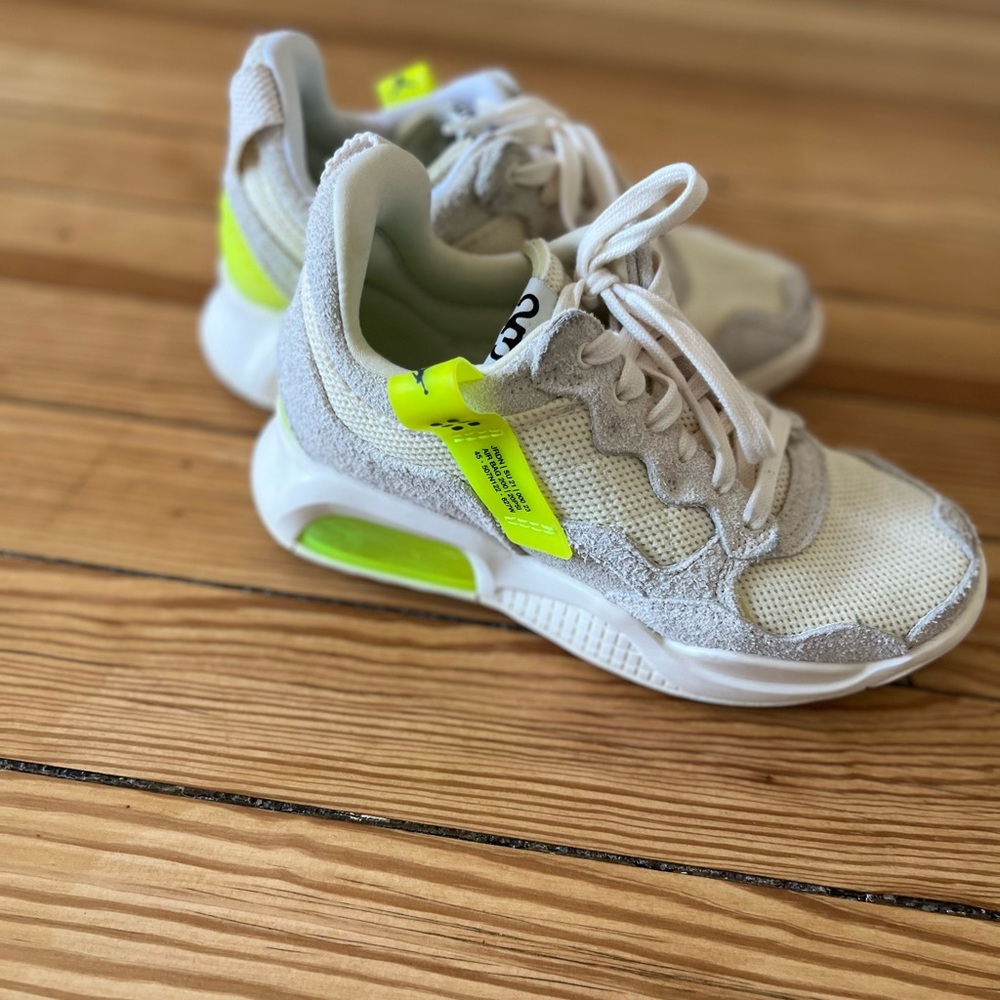 Jordan Jumpman Sneakers Women’s size 5